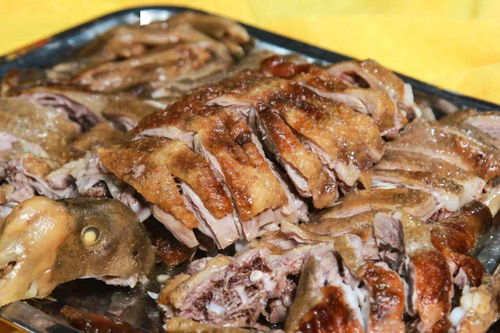 膻 動靈魂 ▎表皮酥脆 內里鮮嫩的烤全羊新鮮出爐 這個周末去 lo喂