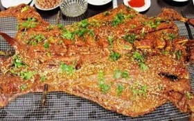 鄭州登封正宗烤全羊培訓(xùn)總部天天爆滿，傳統(tǒng)美食引熱潮
