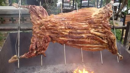 烤全羊 傳統(tǒng)美食的盛宴與健康搭配新思