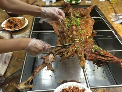 烤全羊 當美食邂逅遺憾的煙火日常
